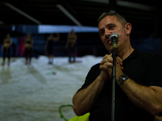 Θα φανταζόσασταν ποτέ τον Παύλο Παυλίδη να ερμηνεύει στο θέατρο τον «Οδυσσέα» του Τζόυς;