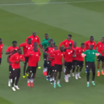 Δείτε τον υπέροχο τρόπο με τον οποίο κάνει προθέρμανση η εθνικής Σενεγάλης πριν τους αγώνες του Μουντιάλ [ΒΙΝΤΕΟ]