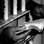 ΑΡΣΙΣ: Κάλεσμα για συλλογή βιβλίων για τις βιβλιοθήκες των φυλακών