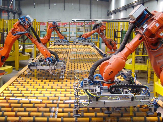 Τον πληθυσμό της Αθήνας αναμένεται να ξεπεράσει ο αριθμός των βιομηχανικών ρομπότ παγκοσμίως μέχρι το 2020