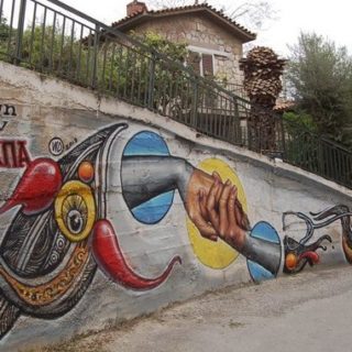 Φασιστική επίθεση με μολότοφ σε κατάληψη των Άνω Πετραλώνων