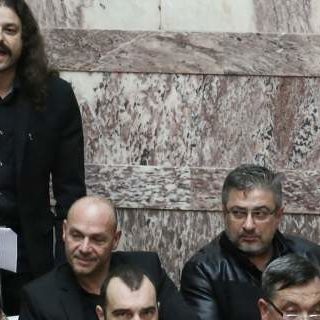 Στρατιωτικό πραξικόπημα ζήτησε από το βήμα της Βουλής ο Μπαρμπαρούσης