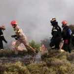 Σε εξέλιξη πυρκαγιά στα Γεράνια όρη στην Κινέτα
