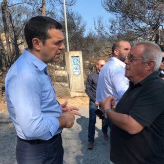 Τις πυρόπληκτες περιοχές στο Μάτι επισκέφθηκε ο πρωθυπουργός νωρίτερα το πρωί