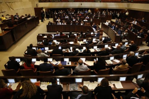Υπερψηφίστηκε από την Κνέσετ νόμος που ορίζει πως το Ισραήλ είναι «Εβραϊκό κράτος» και καταργεί την αναγνώριση της αραβικής ως επίσημης γλώσσας