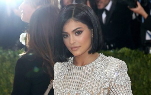 «Μια ανάσα» πριν γίνει η νεότερη δισεκατομμυριούχος στον κόσμο βρίσκεται η Kylie Jenner