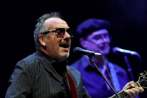 Με επιθετική μορφή καρκίνου διαγνώστηκε ο Elvis Costello
