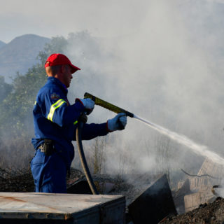 Υπό μερικό έλεγχο οι φωτιές σε Εύβοια, Πάρο και Ζάκυνθο