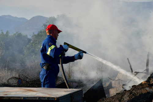 Συνεχίζεται η προσπάθεια οριοθέτησης της πυρκαγιάς στο πευκοδάσος της Λευκίμης Σουφλίου