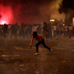 Με εκτεταμμένα επεισόδια στους δρόμους γιόρτασαν τη νίκη στο Μουντιάλ οι Γάλλοι