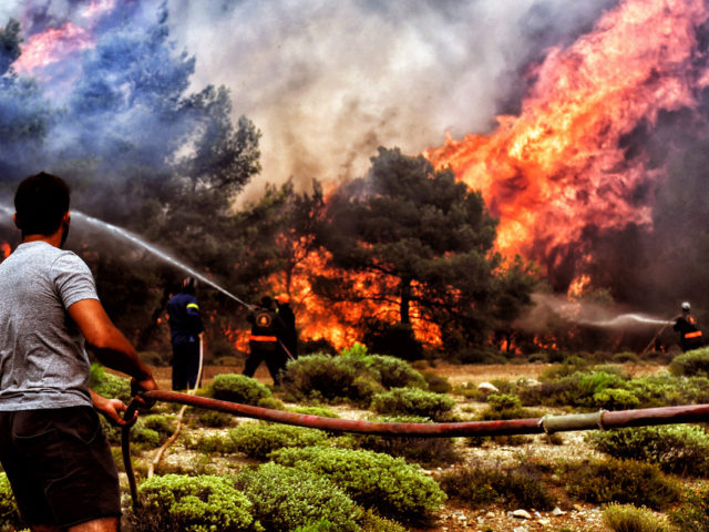 Σε ύφεση οι πυρκαγιές στα μέτωπα της Κινέτας και της Καλλιτεχνούπολης