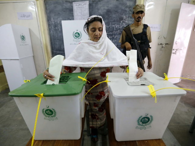 Πακιστάν: Τουλάχιστον 28 νεκροί σε βομβιστική επίθεση εναντίον εκλογικού κέντρου