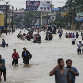 Μιανμάρ: Τουλάχιστον δέκα νεκροί και δεκάδες χιλιάδες εκτοπισμένοι από τις πλημμύρες που πλήττουν τη χώρα