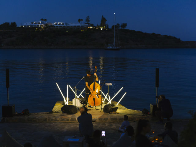 Το Minos Beach art hotel είναι το πιο φιλότεχνο ξενοδοχείο της Ελλάδας