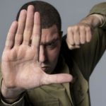 Αγωγή κατέθεσε ο πρώην γερουσιαστής Ρόι Μουρ εναντίον του Σάσα Μπάρον Κόεν