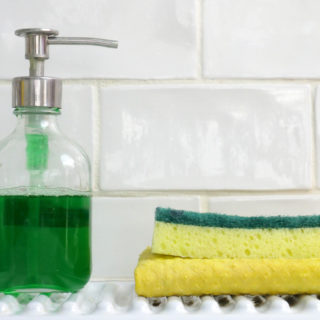 Κάθε πότε πρέπει να αλλάζεις το σφουγγάρι της κουζίνας σου;