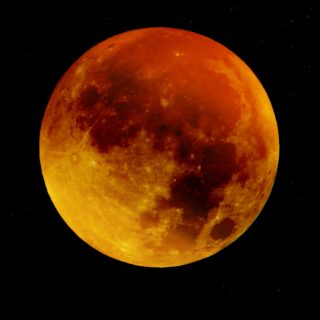 Απόψε η μεγαλύτερη έκλειψη σελήνης του 21ου αιώνα