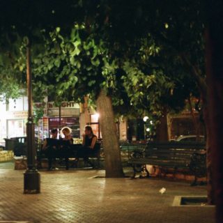 Το Αναψυκτήριο «Τα Ωραία Εξάρχεια» είναι ένα χαμόγελο στη μέση μιας απαισιόδοξης εποχής