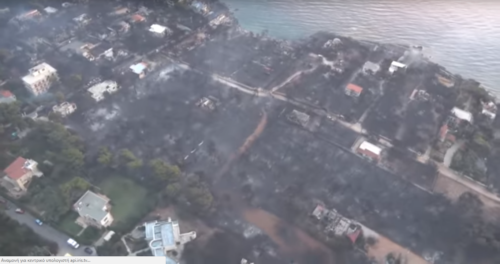 Εναέρια πλάνα από τις πυρκαγιές στην Ανατολική Αττική αποκαλύπτουν το μέγεθος της καταστροφής
