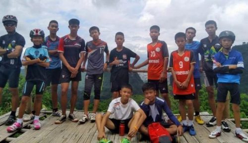 Εντοπίστηκαν τα 12 αγόρια που παραμένουν εγκλωβισμένα σε σπηλιά της Ταϊλάνδης