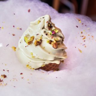 Dickie Dee: Η νέα στάση για γλυκό στην Αθήνα προσφέρει το πιο πρωτότυπο soft παγωτό