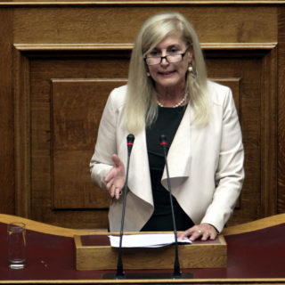 «Μαθήματα πολιτικού λόγου» από την Ελένη Αυλωνίτου [ΒΙΝΤΕΟ]