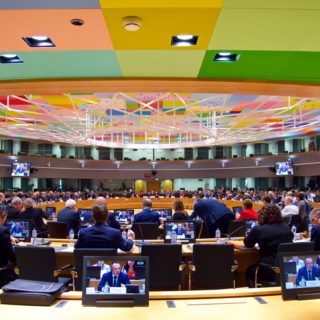 Την κατάργηση της χειμερινής ώρας στην Ευρώπη εισηγείται σήμερα η Κομισιόν