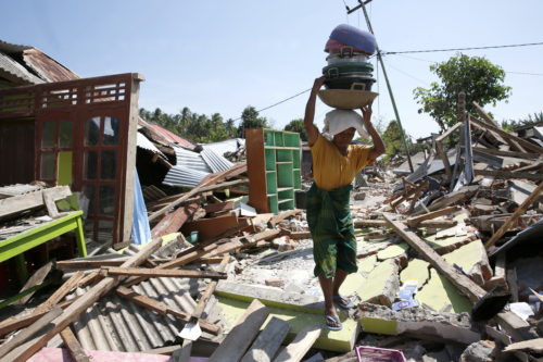 Ινδονησία: Στους 436 ανήλθε ο αριθμός των νεκρών από τον σεισμό