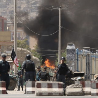Αφγανιστάν: Ρουκέτες κατά της Καμπούλ, μάχες διεξάγονται στην πόλη μεταξύ αρχών – ταλιμπάν