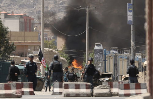 Αφγανιστάν: Ρουκέτες κατά της Καμπούλ, μάχες διεξάγονται στην πόλη μεταξύ αρχών – ταλιμπάν