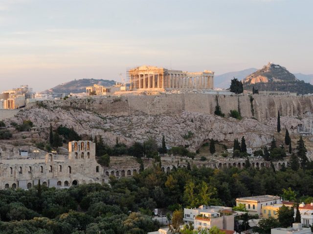 The Economist: «Η οκταετής οδύσσεια της Ελλάδας αποδεικνύει τα ελλείμματα της ΕΕ»