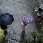 Διαδοχικά κύματα βροχοπτώσεων και αφρικανική σκόνη έως την Πέμπτη