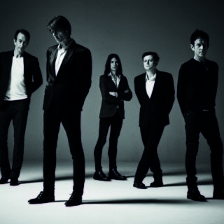 Οι Suede δεν νιώθουν πια mainstream και αυτό τους κάνει καλό