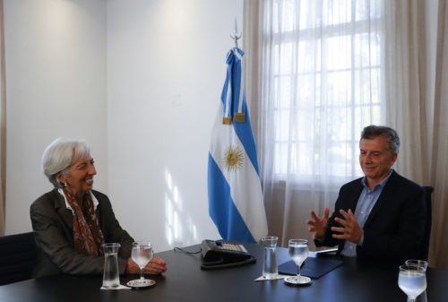 Νέα μέτρα λιτότητας ανακοινώνει η Αργεντινή – Αύριο η συνάντηση με το ΔΝΤ