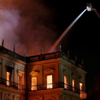 Πυρκαγιά τεραστίων διαστάσεων κατέστρεψε το Εθνικό Μουσείο του Ρίο ντε Τζανέιρο