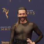 Εμφάνιση με μήνυμα κατά της τρανσφοβίας από τον Τζόναθαν Βαν Νες