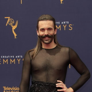 Εμφάνιση με μήνυμα κατά της τρανσφοβίας από τον Τζόναθαν Βαν Νες