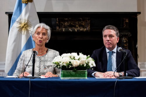 Αργεντινή: Ξανά στο ΔΝΤ και με δάνειο – μαμούθ