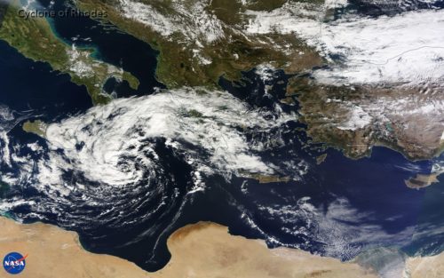Πολύ αυξημένη η πιθανότητα σχηματισμού μεσογειακού κυκλώνα απόψε – Τι είναι και πως δημιουργούνται