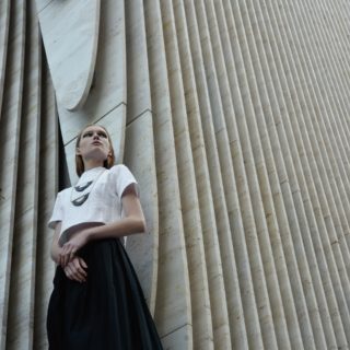 Τα κοσμήματα Marmarometry είναι μικρά γλυπτά εμπνευσμένα από την αρχιτεκτονική και την Κυκλαδική τέχνη