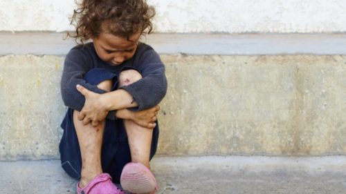 Η φτώχεια στην παιδική ηλικία μπορεί να επηρεάσει αρνητικά τις νοητικές ικανότητες ενός ανθρώπου έως τα γεράματα