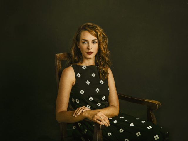 Η Βίκυ Παπαδοπούλου πέφτει στα πατώματα με τους στίχους που αγαπά