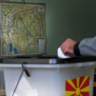 Επιφύλαξη και σκεπτικισμός μετά το αποτέλεσμα του δημοψηφίσματος στην πΓΔΜ