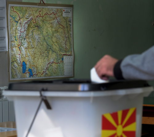 Επιφύλαξη και σκεπτικισμός μετά το αποτέλεσμα του δημοψηφίσματος στην πΓΔΜ