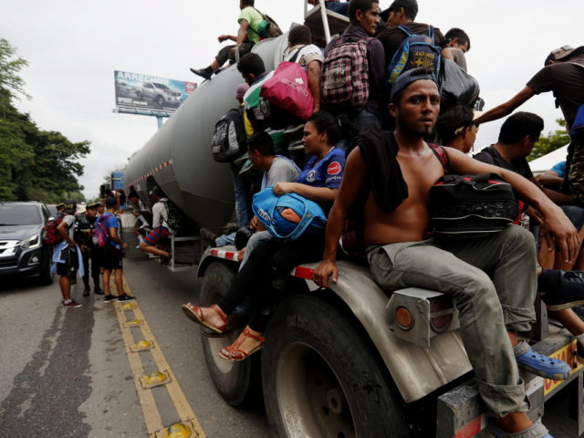 Καραβάνι μεταναστών από την Ονδούρα κατευθύνεται προς τις Ηνωμένες Πολιτείες. Ο Πρόεδρος Τραμπ απειλεί.
