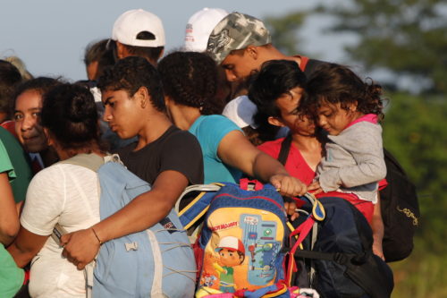 Μεξικό: Οι αρχές βρήκαν 129 μετανάστες στοιβαγμένους σε φορτηγό εν μέσω καύσωνα