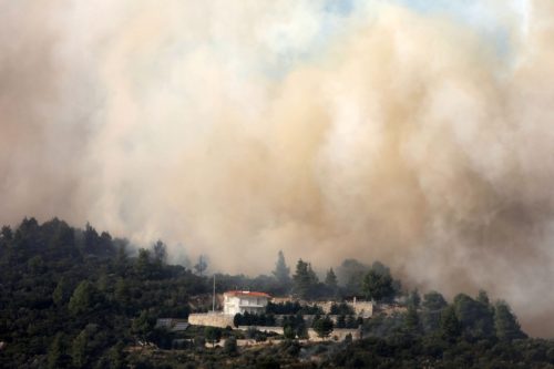 Χαλκιδική: Ολονύκτια μάχη με τις φλόγες στη Σιθωνία