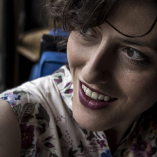 Ιώ Βουλγαράκη: «Είμαστε ο τρόπος που προσλαμβάνουμε τη ζωή και τον κόσμο και ο τρόπος αυτός είναι ανεπανάληπτος».