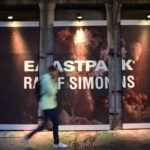 Η νέα συλλογή Eastpak x Raf Simons VII είναι ένας μοναδικός συνδυασμός υψηλής ραπτικής και αστικής υποκουλτούρας