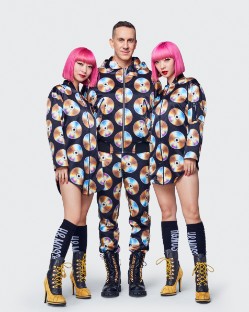 MOSCHINO [tv] H&M: Μια συλλογή που ξεχωρίζει για όλα τα pop και glamour στοιχεία του οίκου